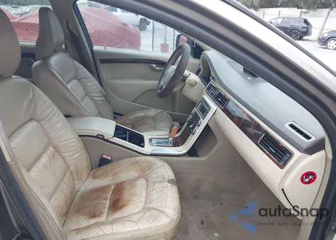 2011 Volvo Xc70 T6 z USA, uszkodzony, nr VIN YV4902BZ1B1101184